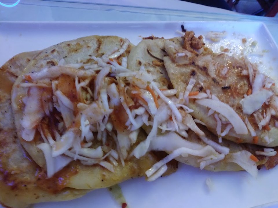 Pupusas de Chicharron Con Queso