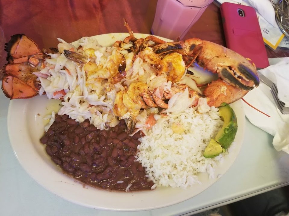 Langosta Rellena Con Mariscos